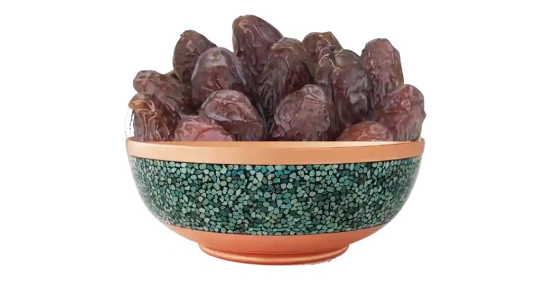 Piarom dates - the black gold of southern Iran